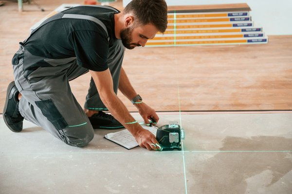 Ragréage sur plancher en bois : dites adieu aux imperfections
